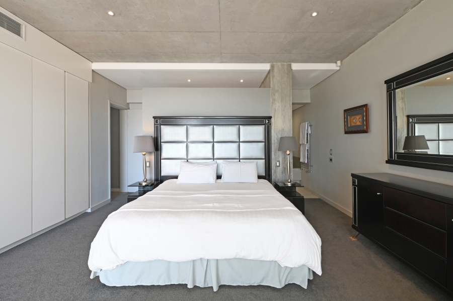 To Let 4 Bedroom Property for Rent in Green Point Western Cape